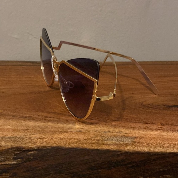 Sunglasses - Picture 5 of 6
